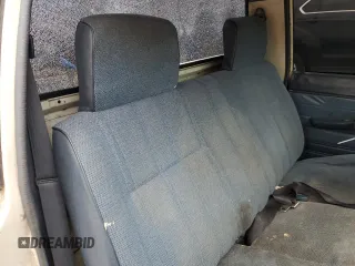 1988 Toyota Pickup z VIN JT4RN50R0J5122639, wystawiony jako Copart lot #52792445 z przebiegiem 233 407 mil mil oraz Szkody całkowita. Historia ofert i sprzedaży dostępna na DreamBid. Obrazek 10.