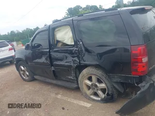 2007 Chevrolet Tahoe LT z VIN 1GNFK13097R132998, wystawiony jako IAAI lot #42257393 z przebiegiem 288 126 mil mil oraz . Historia ofert i sprzedaży dostępna na DreamBid. Obrazek 16.