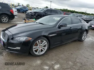 2017 Jaguar XJ Portfolio z VIN SAJWJ2GD1H8W11245, wystawiony jako Copart lot #58015635 z przebiegiem 85 978 mil mil oraz Szkoda całkowita • Salvage title. Historia ofert i sprzedaży dostępna na DreamBid. Obrazek 1.