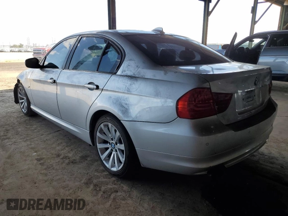 2011 BMW 3 Series 328i z VIN WBAPH7G52BNN07664, wystawiony jako Copart lot #53957575 z przebiegiem 118 371 mil mil oraz Szkoda całkowita • Salvage title. Historia ofert i sprzedaży dostępna na DreamBid. Obrazek 2.