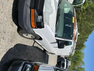 2007 Chevrolet Express Cargo z VIN 1GCFG15X771161290, wystawiony jako IAAI lot #42126824 z przebiegiem 194 413 mil mil oraz . Historia ofert i sprzedaży dostępna na DreamBid. Obrazek 1.