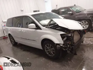 2015 Chrysler Town & Country S with VIN 2C4RC1HG2FR521029, listed as a IAAI auction lot 41661525 with 93,586 mi miles. Bid and sale history available at carsss.com. Image 1.