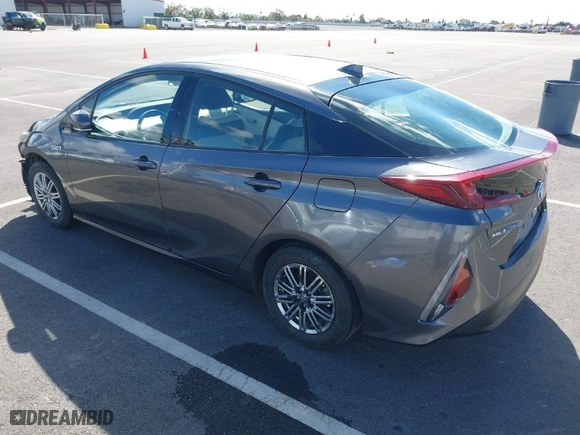 2018 Toyota Prius Prime Plus with VIN JTDKARFP2J3101572, listed as a IAAI auction lot 41784136 with NaN miles. Bid and sale history available at carsss.com. Image 3.
