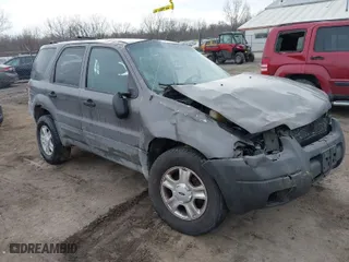 2004 Ford Escape XLT with VIN 1FMCU93104KA88855, listed as a IAAI auction lot 41433173 with 136,355 mi miles. Bid and sale history available at carsss.com. Image 1.