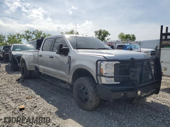2024 Ford F-350 XL z VIN 1FT8W3DT0REE02530, wystawiony jako Copart lot #55286245 z przebiegiem 27 008 mil mil oraz Szkoda całkowita • Salvage title. Historia ofert i sprzedaży dostępna na DreamBid. Obrazek 4.
