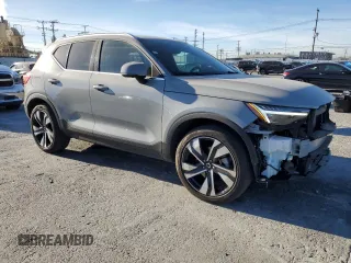 2024 Volvo XC40 Plus Bright Theme с VIN YV4L12UE4R2293380, выставлен на аукционе Copart как лот 87645985 с пробегом 12 288 миль миль и Списание • Salvage title. История ставок и продаж доступна на DreamBid. Изображение 4.