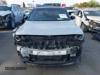 2022 Mazda MX-30 Premium Plus z VIN JM1DRADB6N0100295, wystawiony jako IAAI lot #41885035 z przebiegiem 32 616 mil mil oraz . Historia ofert i sprzedaży dostępna na DreamBid. Obrazek 13.