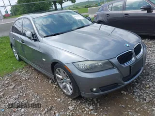2011 BMW 3 Series 328i z VIN WBAPH5G51BNM81093, wystawiony jako IAAI lot #42302423 z przebiegiem 113 734 mil mil oraz . Historia ofert i sprzedaży dostępna na DreamBid. Obrazek 1.