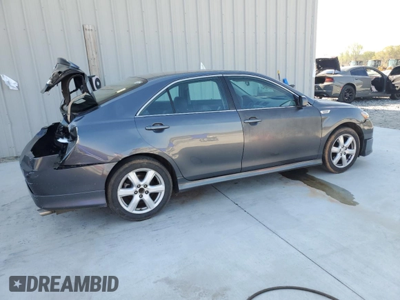 2008 Toyota Camry LE z VIN 4T1BK46K58U061525, wystawiony jako Copart lot #50753765 z przebiegiem 177 688 mil mil oraz Szkoda całkowita • Salvage title. Historia ofert i sprzedaży dostępna na DreamBid. Obrazek 3.