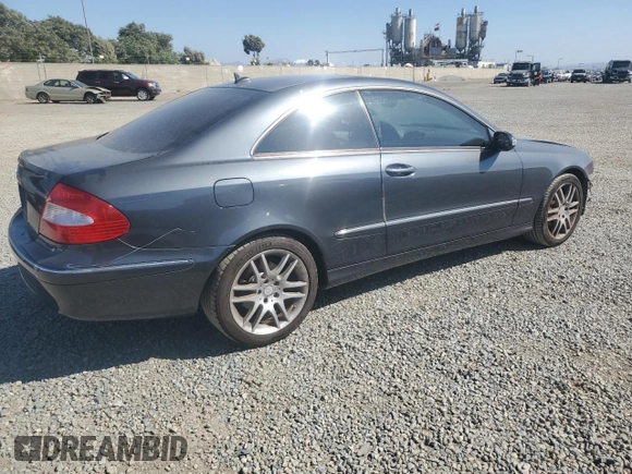 2009 Mercedes-Benz CLK 350 z VIN WDBTJ56H99F261060, wystawiony jako Copart lot #69812004 z przebiegiem 105 218 mil mil oraz Szkoda całkowita • Salvage title. Historia ofert i sprzedaży dostępna na DreamBid. Obrazek 3.