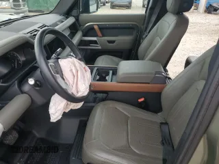 2020 Land Rover Defender z VIN SALEK7EX0L2015467, wystawiony jako Copart lot #84467294 z przebiegiem 10 132 mil mil oraz Szkoda całkowita • Salvage title. Historia ofert i sprzedaży dostępna na DreamBid. Obrazek 7.