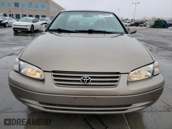 1999 Toyota Camry LE z VIN 4T1BF28K6XU077804, wystawiony jako Copart lot #51485495 z przebiegiem 124 273 mil mil oraz Szkoda całkowita • Salvage title. Historia ofert i sprzedaży dostępna na DreamBid. Obrazek 5.
