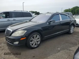 2009 Mercedes-Benz S 550 z VIN WDDNG86X29A243651, wystawiony jako Copart lot #57601455 z przebiegiem 141 637 mil mil oraz Nie do naprawy • Non repairable. Historia ofert i sprzedaży dostępna na DreamBid. Obrazek 1.