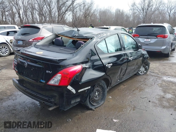 2016 Nissan Versa S z VIN 3N1CN7AP0GL829847, wystawiony jako IAAI lot #41688883 z przebiegiem 73 000 mil mil oraz . Historia ofert i sprzedaży dostępna na DreamBid. Obrazek 4.