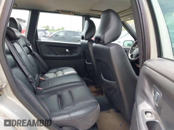 2000 Volvo V70 with VIN YV1LZ56D2Y2716564, listed as a IAAI auction lot 42128598 with 1 mi miles. Bid and sale history available at carsss.com. Image 8.