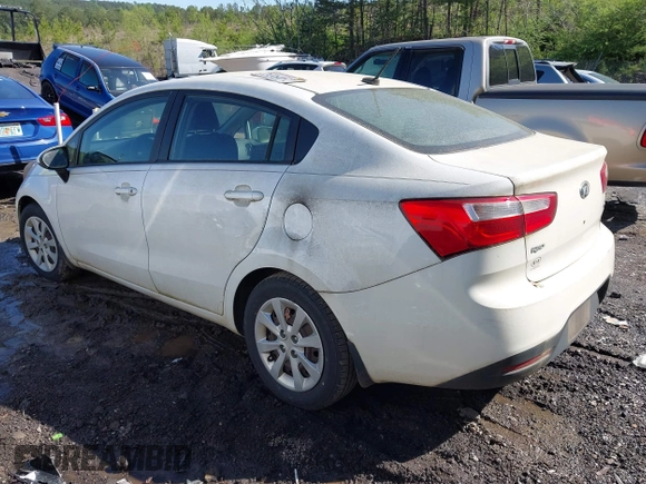 2013 Kia Rio LX with VIN KNADM4A32D6284804, listed as a IAAI auction lot 41935043 with 224,279 mi miles. Bid and sale history available at carsss.com. Image 3.