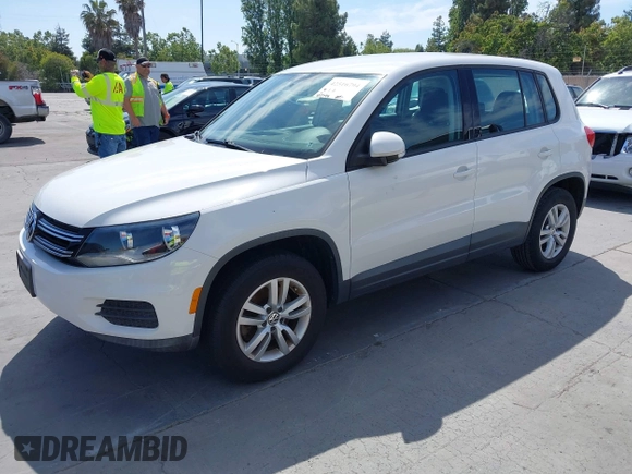 2012 Volkswagen Tiguan SE z VIN WVGAV7AX2CW522958, wystawiony jako IAAI lot #42516794 z przebiegiem 107 144 mil mil oraz . Historia ofert i sprzedaży dostępna na DreamBid. Obrazek 2.