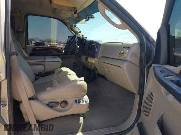 2006 Ford F-250 XL z VIN 1FTSW21P06EA12272, wystawiony jako IAAI lot #42101086 z przebiegiem 247 602 mil mil oraz . Historia ofert i sprzedaży dostępna na DreamBid. Obrazek 5.