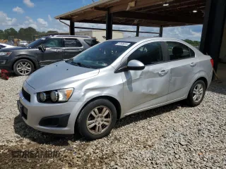 2015 Chevrolet Sonic LT z VIN 1G1JC5SH3F4178085, wystawiony jako Copart lot #61368025 z przebiegiem 136 457 mil mil oraz Czysty tytuł • Clean title. Historia ofert i sprzedaży dostępna na DreamBid. Obrazek 1.