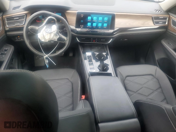 2024 Volkswagen Atlas SE with VIN 1V2KR2CA6RC559352, listed as a Copart auction lot 62817135 with 20,140 mi miles and Salvage title. Bid and sale history available at DreamBid. Image 8.