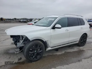 2024 BMW X7 xDrive40i z VIN 5UX23EM06R9S67707, wystawiony jako Copart lot #50916935 z przebiegiem 27 958 mil mil oraz Szkody całkowita. Historia ofert i sprzedaży dostępna na DreamBid. Obrazek 1.