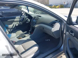 2004 Acura TSX w/Navigation with VIN JH4CL96904C039320, listed as a IAAI auction lot 42083615 with 195,844 mi miles. Bid and sale history available at carsss.com. Image 5.