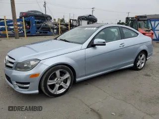 2013 Mercedes-Benz C 250 z VIN WDDGJ4HB8DG000369, wystawiony jako Copart lot #59053675 z przebiegiem 89 217 mil mil oraz Szkoda całkowita • Salvage title. Historia ofert i sprzedaży dostępna na DreamBid. Obrazek 1.