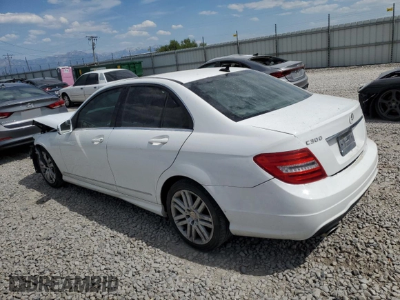 2013 Mercedes-Benz C 300 Sport z VIN WDDGF8AB1DR286864, wystawiony jako Copart lot #62366405 z przebiegiem 107 546 mil mil oraz Szkoda całkowita • Salvage title. Historia ofert i sprzedaży dostępna na DreamBid. Obrazek 2.