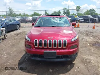 2017 Jeep Cherokee Latitude z VIN 1C4PJMCS0HW563302, wystawiony jako IAAI lot #42440735 z przebiegiem 63 889 mil mil oraz . Historia ofert i sprzedaży dostępna na DreamBid. Obrazek 12.