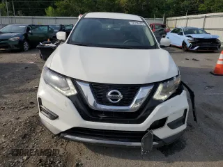 2017 Nissan Rogue SV z VIN JN8AT2MT8HW138801, wystawiony jako Copart lot #58796365 z przebiegiem 152 898 mil mil oraz Szkoda całkowita • Salvage title. Historia ofert i sprzedaży dostępna na DreamBid. Obrazek 5.