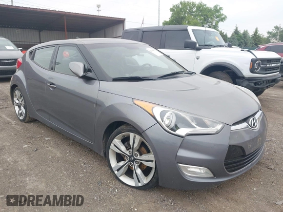 2012 Hyundai Veloster w/Gray Int z VIN KMHTC6AD3CU069427, wystawiony jako IAAI lot #42292476 z przebiegiem 166 960 mil mil oraz . Historia ofert i sprzedaży dostępna na DreamBid. Obrazek 1.
