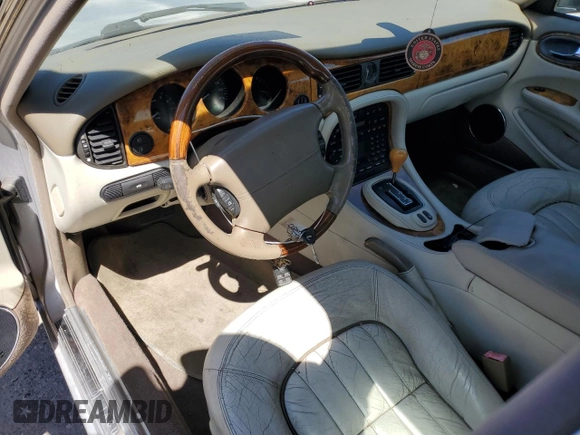 2003 Jaguar XJ 8 z VIN SAJDA14C23LF59484, wystawiony jako Copart lot #50304475 z przebiegiem Nie podano mil oraz Czysty tytuł • Clean title. Historia ofert i sprzedaży dostępna na DreamBid. Obrazek 8.