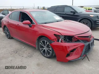 2020 Toyota Camry SE z VIN 4T1M11AK3LU320331, wystawiony jako IAAI lot #41444564 z przebiegiem 57 623 mil mil oraz . Historia ofert i sprzedaży dostępna na DreamBid. Obrazek 1.