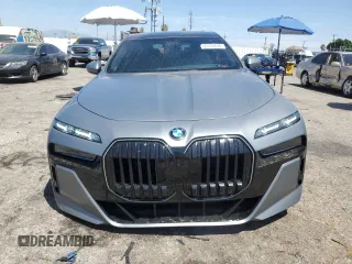 2024 BMW 7 Series 760i xDrive z VIN WBA33EJ00RCR34183, wystawiony jako Copart lot #66209694 z przebiegiem 4 634 mil mil oraz Szkoda całkowita • Salvage title. Historia ofert i sprzedaży dostępna na DreamBid. Obrazek 5.