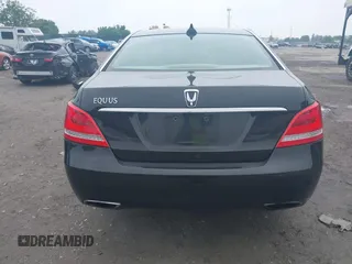 2015 Hyundai Equus Signature with VIN KMHGH4JH9FU098686, listed as a IAAI auction lot 42275775 with 102,765 mi miles and . Bid and sale history available at DreamBid. Image 16.