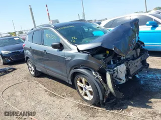 2016 Ford Escape SE with VIN 1FMCU9GX5GUC24730, listed as a IAAI auction lot 40172504 with 139,925 mi miles. Bid and sale history available at carsss.com. Image 1.