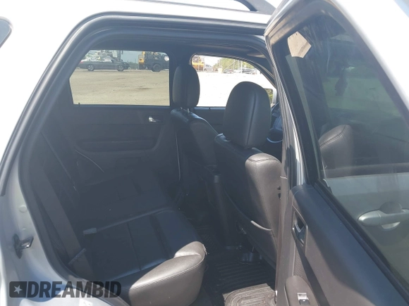 2010 Ford Escape Limited z VIN 1FMCU9EG7AKC87480, wystawiony jako IAAI lot #42748832 z przebiegiem 86 566 mil mil oraz . Historia ofert i sprzedaży dostępna na DreamBid. Obrazek 8.