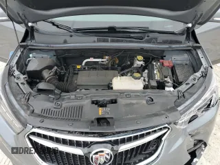 2020 Buick Encore Essence z VIN KL4CJGSB6LB047540, wystawiony jako Copart lot #48350565 z przebiegiem 40 156 mil mil oraz Nie do naprawy. Historia ofert i sprzedaży dostępna na DreamBid. Obrazek 13.