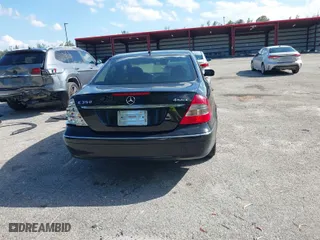 2008 Mercedes-Benz E-Class Luxury 3.5L with VIN WDBUF87X68B307818, listed as a IAAI auction lot 41881520 with 197,934 mi miles. Bid and sale history available at carsss.com. Image 16.