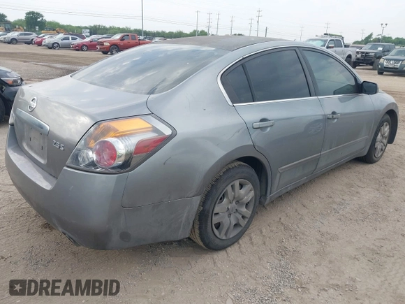 2009 Nissan Altima 2.5 z VIN 1N4AL21E79N424119, wystawiony jako IAAI lot #42278226 z przebiegiem 210 342 mil mil oraz . Historia ofert i sprzedaży dostępna na DreamBid. Obrazek 4.