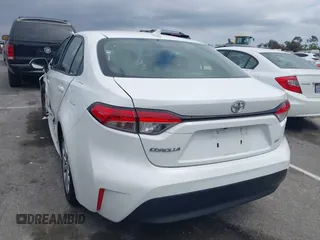 2023 Toyota Corolla LE z VIN JTDB4MEE7PJ001532, wystawiony jako IAAI lot #42073674 z przebiegiem 32 962 mil mil oraz . Historia ofert i sprzedaży dostępna na DreamBid. Obrazek 3.