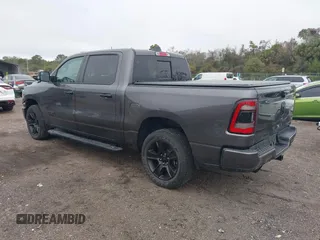 2023 Ram 1500 Big Horn z VIN 1C6SRFFT5PN654063, wystawiony jako IAAI lot #41655131 z przebiegiem 24 012 mil mil oraz . Historia ofert i sprzedaży dostępna na DreamBid. Obrazek 3.