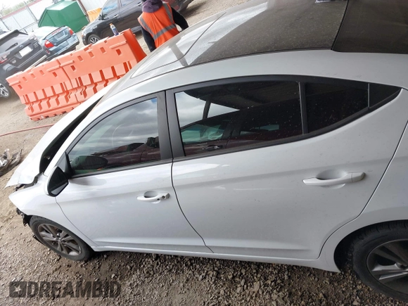 2017 Hyundai Elantra SE z VIN 5NPD84LF7HH181890, wystawiony jako IAAI lot #41823659 z przebiegiem 64 787 mil mil oraz . Historia ofert i sprzedaży dostępna na DreamBid. Obrazek 14.