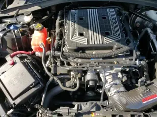 2021 Chevrolet Camaro ZL1 z VIN 1G1FJ1R65M0103322, wystawiony jako Copart lot #57680945 z przebiegiem 18 059 mil mil oraz Szkoda całkowita • Salvage title. Historia ofert i sprzedaży dostępna na DreamBid. Obrazek 13.