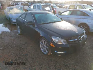 2013 Mercedes-Benz C 250 z VIN WDDGJ4HB3DG026894, wystawiony jako IAAI lot #41485160 z przebiegiem 99 858 mil mil oraz . Historia ofert i sprzedaży dostępna na DreamBid. Obrazek 1.