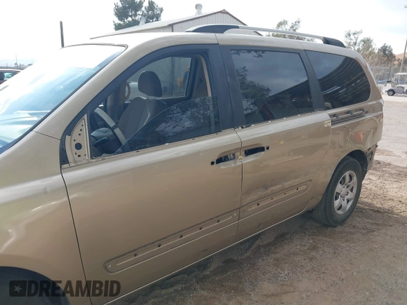 2009 Kia Sedona LX with VIN KNDMB233996303544, listed as a IAAI auction lot 41352987 with 230,510 mi miles. Bid and sale history available at carsss.com. Image 6.