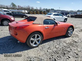 2008 Pontiac Solstice z VIN 1G2MC35BX8Y116246, wystawiony jako Copart lot #46834035 z przebiegiem 70 608 mil mil oraz Szkody całkowita. Historia ofert i sprzedaży dostępna na DreamBid. Obrazek 3.