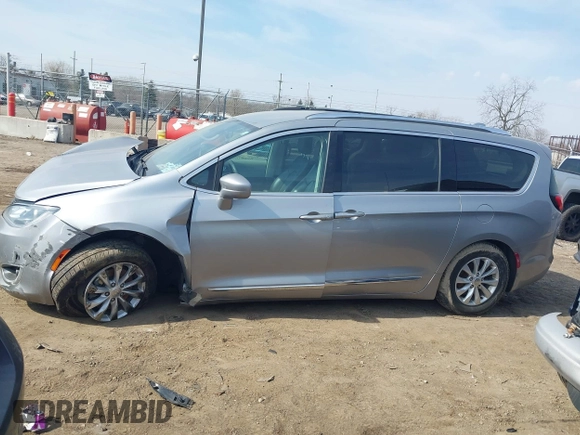 2018 Chrysler Pacifica Touring L with VIN 2C4RC1BG7JR101736, listed as a IAAI auction lot 41776231 with 90,487 mi miles and . Bid and sale history available at DreamBid. Image 14.