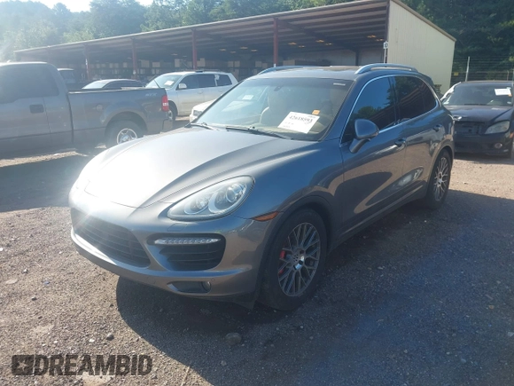 2012 Porsche Cayenne Turbo z VIN WP1AC2A29CLA81105, wystawiony jako IAAI lot #42618593 z przebiegiem 173 873 mil mil oraz . Historia ofert i sprzedaży dostępna na DreamBid. Obrazek 2.