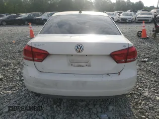 2012 Volkswagen Passat SE z VIN 1VWBP7A35CC084970, wystawiony jako Copart lot #54491265 z przebiegiem 75 497 mil mil oraz Szkody całkowita. Historia ofert i sprzedaży dostępna na DreamBid. Obrazek 6.